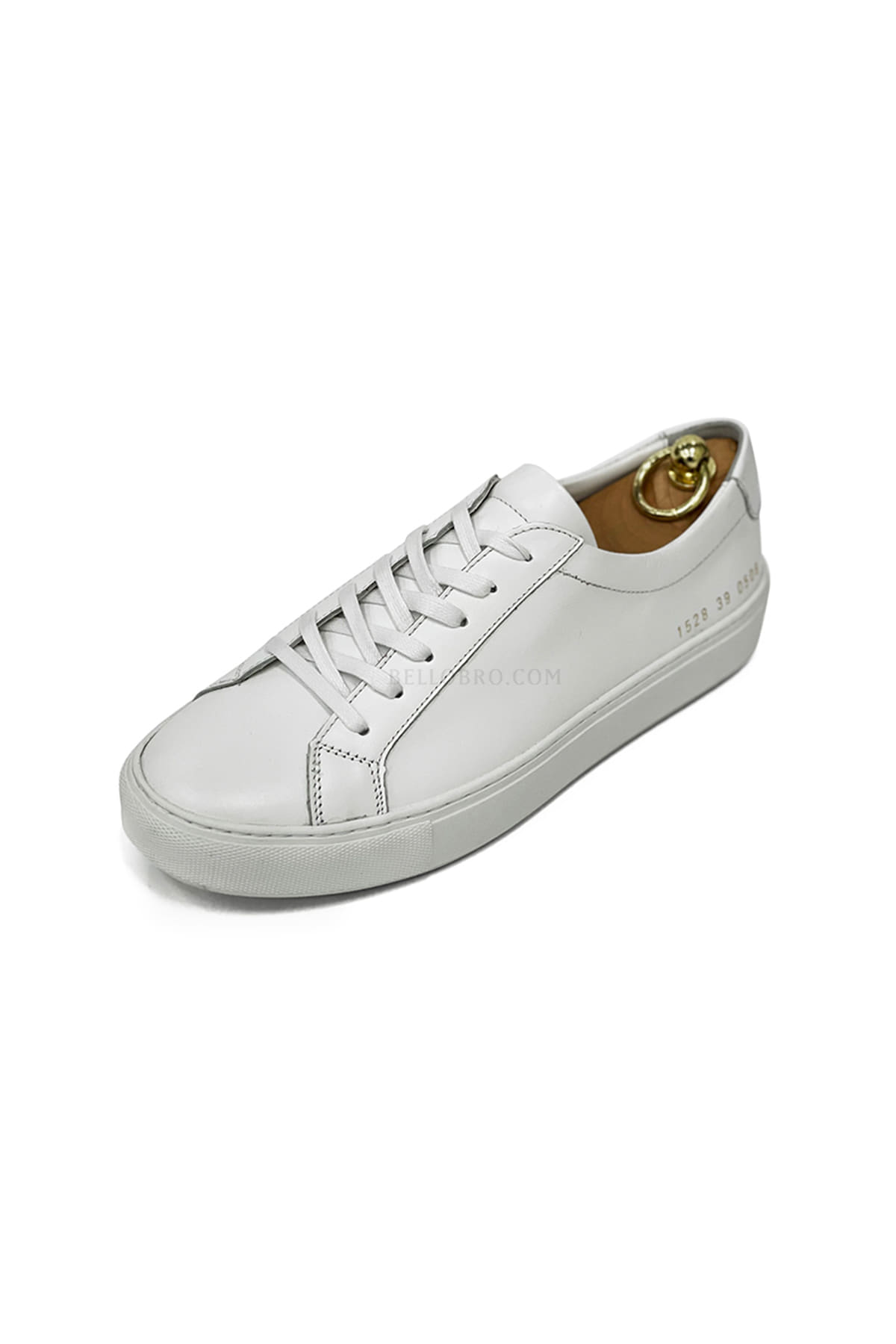 39 white sneakers
